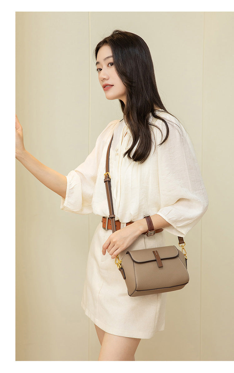 Summer Niche Women's Bag 2026 New High-End Shoulder Bag Fashionable Versatile Women's Crossbody Bag Shell-Shaped Small Square Bag